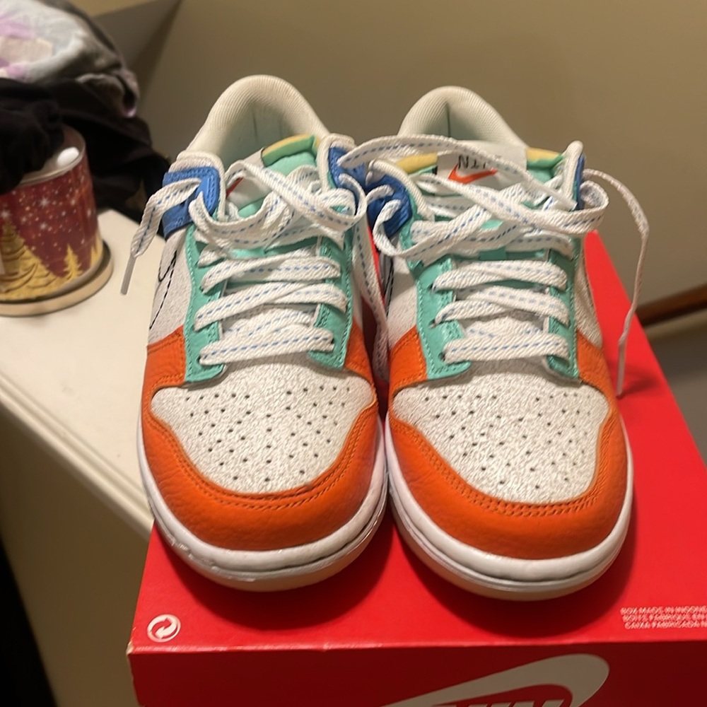 Nike Dunks - Picture 2 of 4